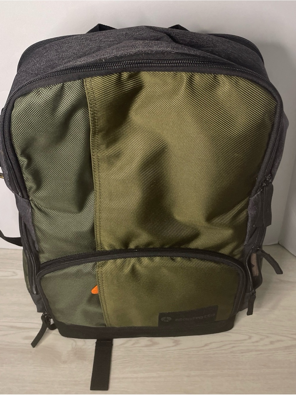 Manfrotto Street Camera and Laptop Backpack for DSLR/CSC (Green and Gray)